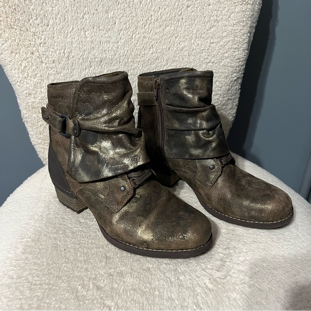 Merrell Women’s distressed boots